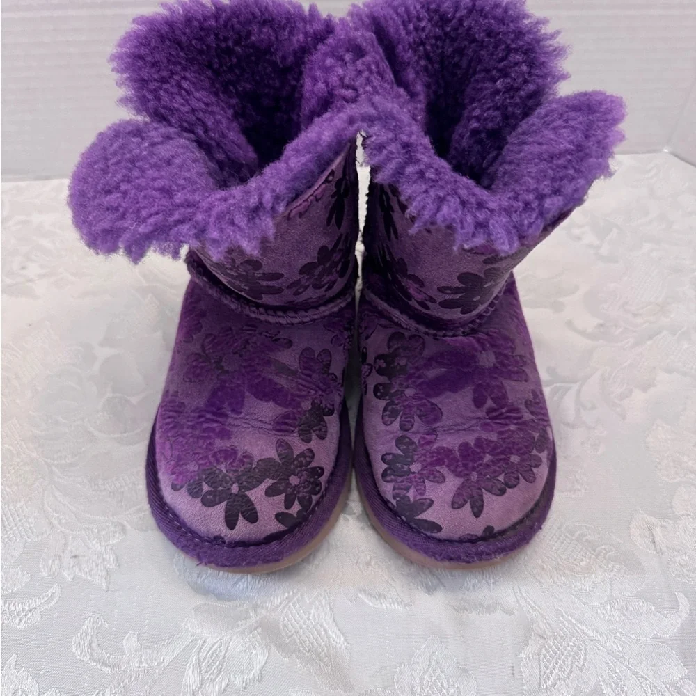 Ugg Bailey Button Boots‎ Purple Flower Kids Size 9 Cozy Comfort